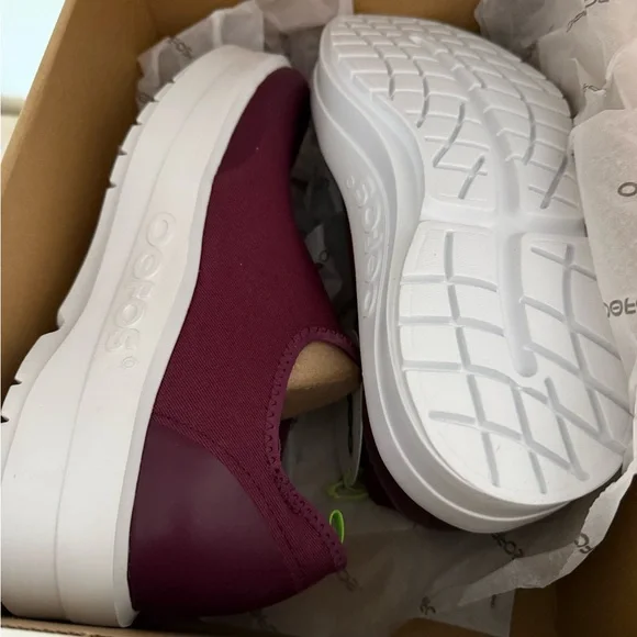 New in box Oofos shoes - Picture 3 of 3